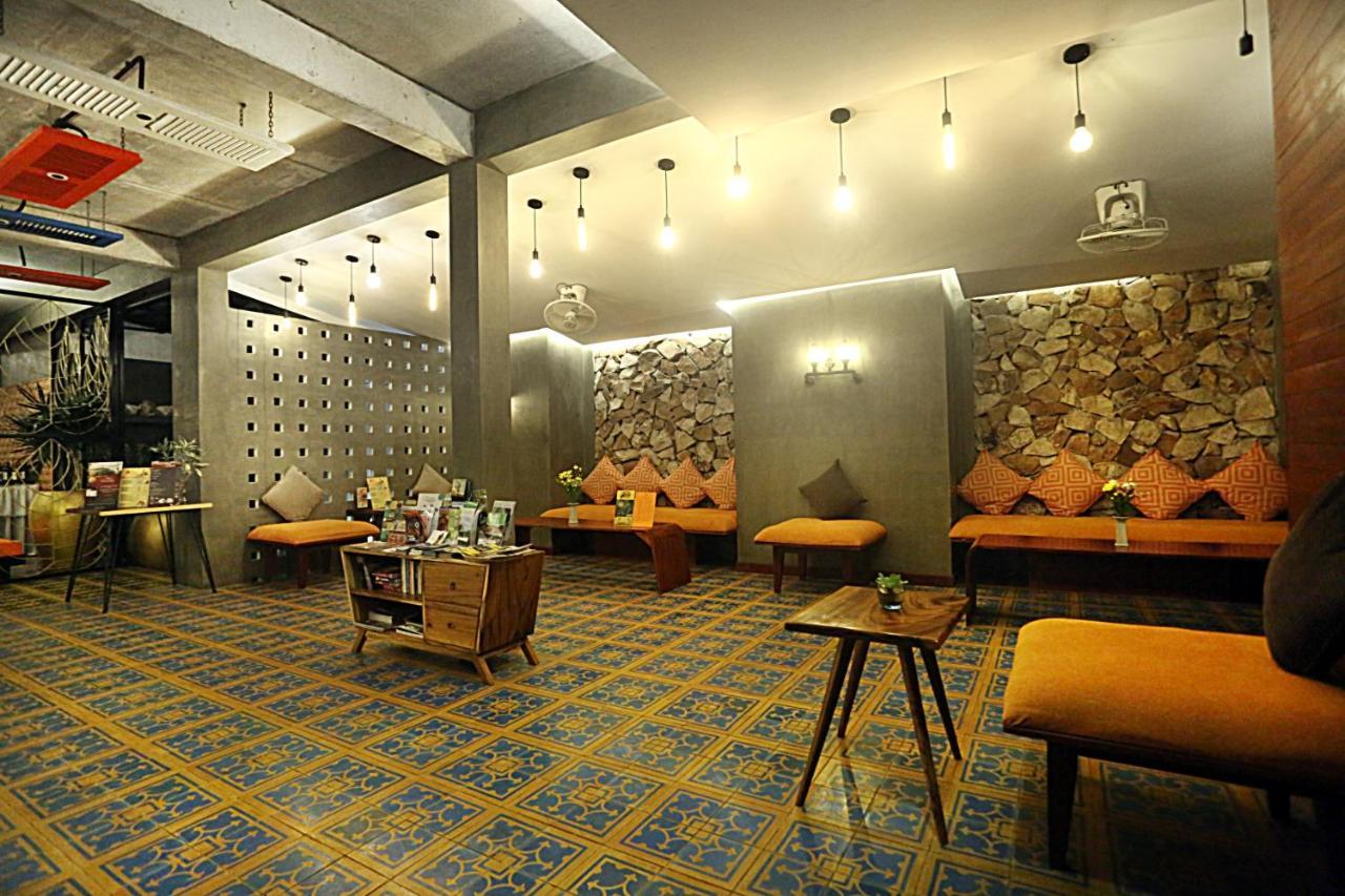 Central Corner Suite Siem Reap Buitenkant foto