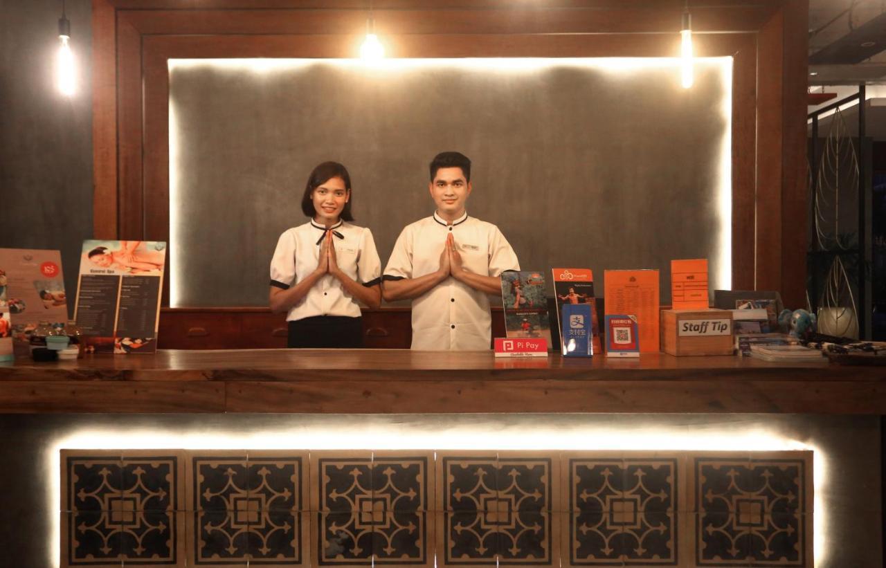 Central Corner Suite Siem Reap Buitenkant foto