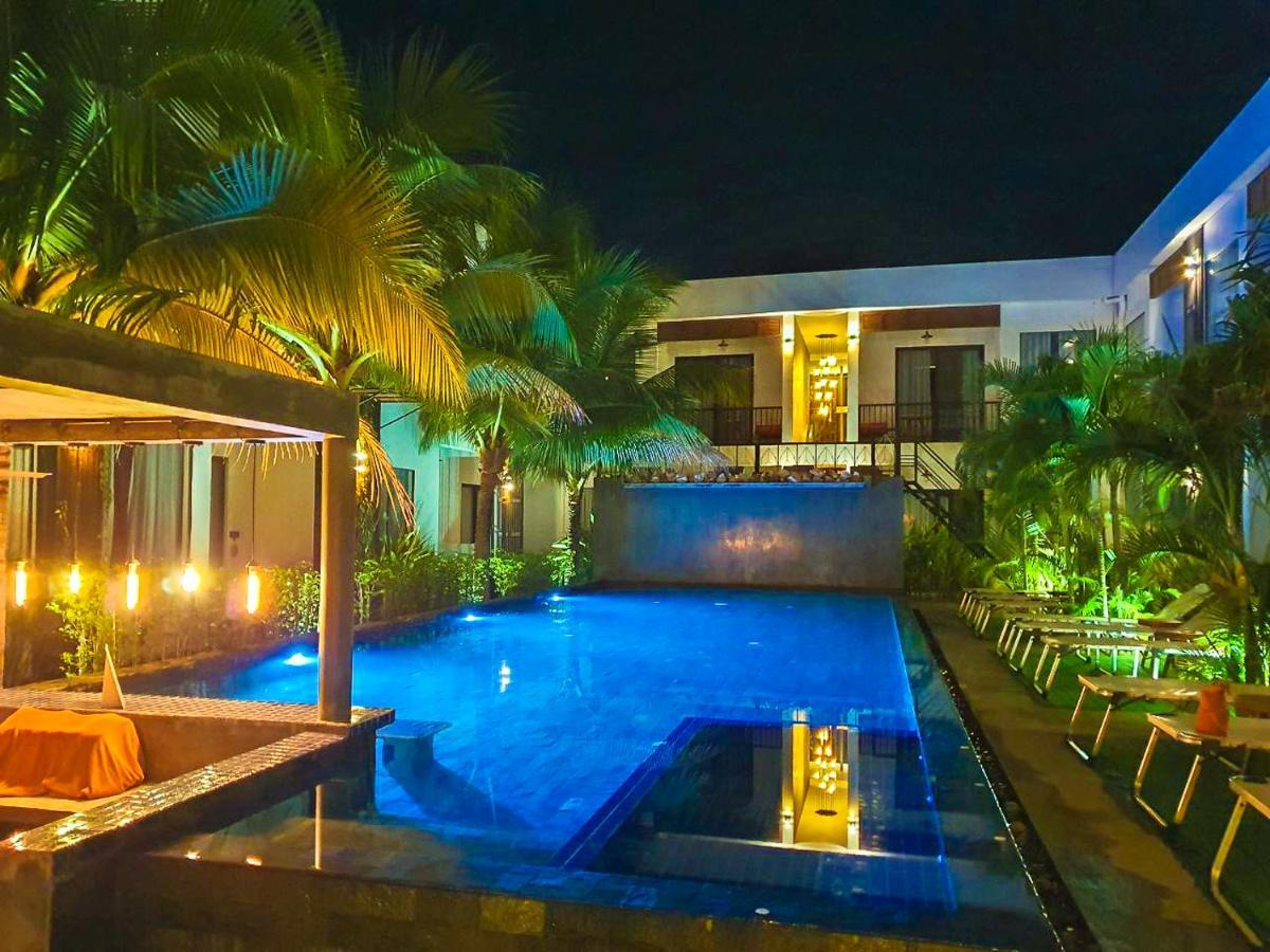 Central Corner Suite Siem Reap Buitenkant foto